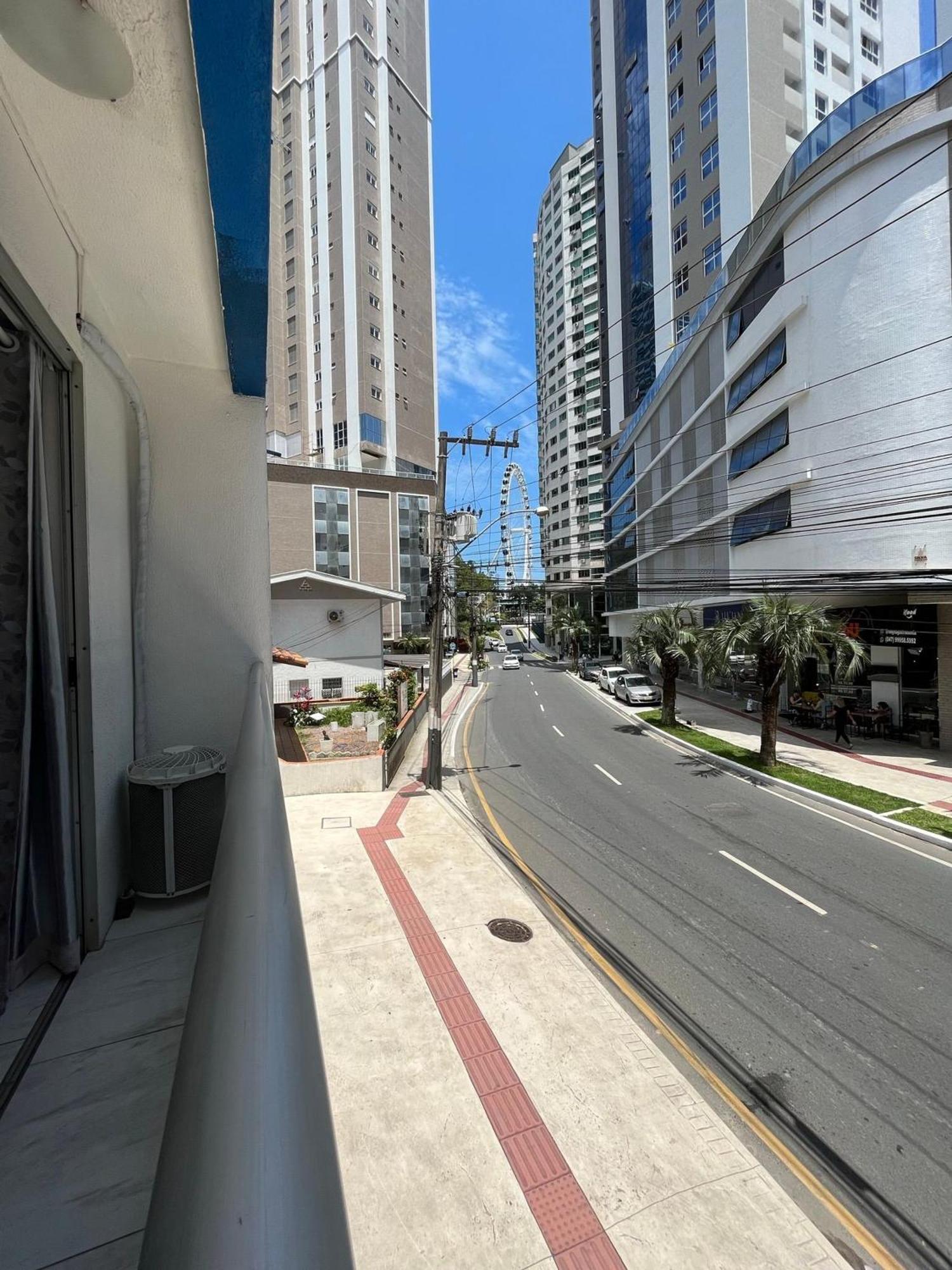 Ferienwohnung Ma01- Kitnet Com Ar | Vista Big Wheel | Garagem Balneário Camboriú Exterior foto